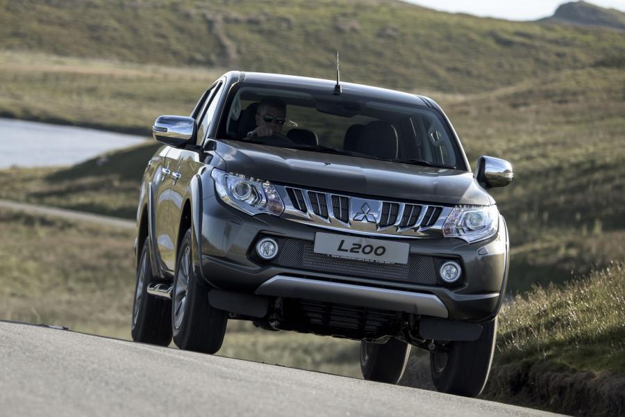  Mitsubishi L200 Double Cab Barbarian 2015 года  (фото 3 из 30)